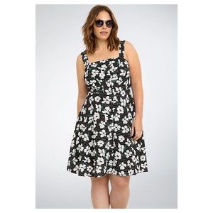 TORRID FLORAL PRINT TEXTURED SKATER DRESS Size 22